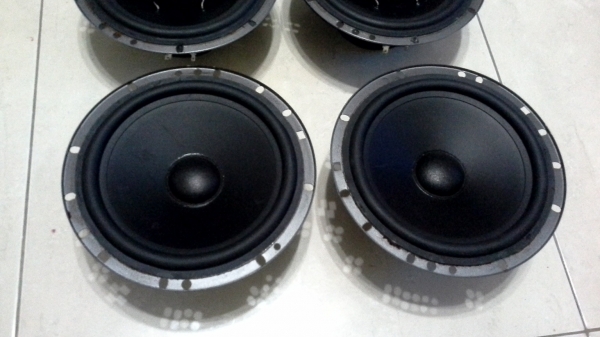 Boston ขนาด 6.5" แบบคู่แกนร่วมสองทางและคู่ Woofer