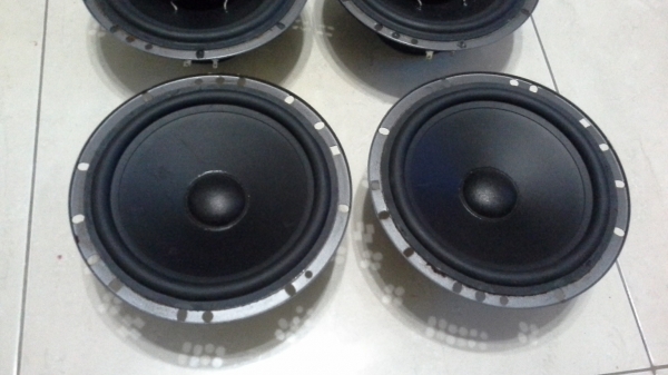 Boston ขนาด 6.5" แบบคู่แกนร่วมสองทางและคู่ Woofer