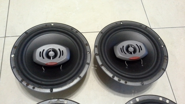 Boston ขนาด 6.5" แบบคู่แกนร่วมสองทางและคู่ Woofer