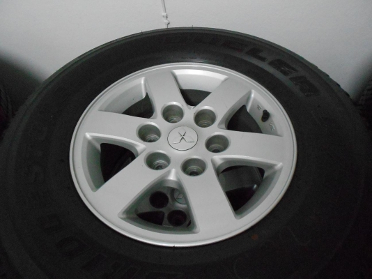 ขายล้อแม็ก Pajero ขอบ 16 พร้อมยางบริดสโตน 245/70/16 ถอดป้ายแดง/เทิร์นได้-ใส่ฟรีค่ะ