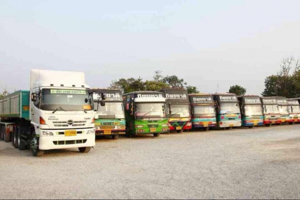 ขายรถบัสพัดลมราคามิตรภาพ สภาพดี โทร 089-456-0242 ^^