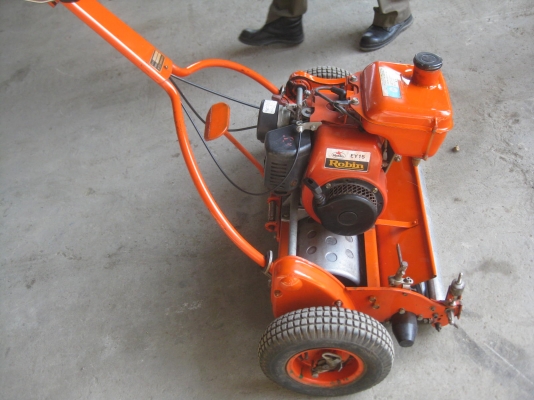 ขายรถตัดหญ้า(ตัดกรีน) TSUCHIYA เดินตาม ขายรถตัดหญ้า(ตัดกรีน) TSUCHIYA เดินตาม