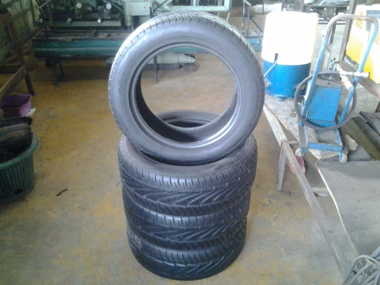 ขายยาง\%205/55R16 สภาพสวยครับไม่แตกไม่ร้าวไม่กินข้าง 2500บาท