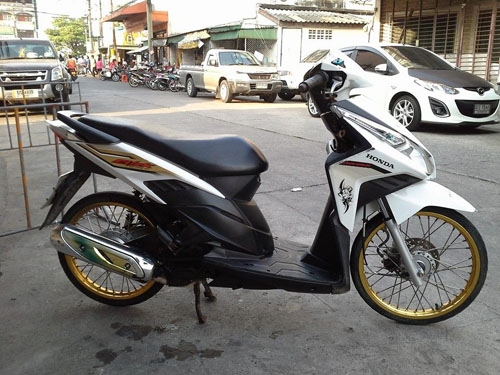 Click i ปี 53 สีขาว รถบ้าน เครื่องแน่น ไม่หลวม ไม่มีควันขาว