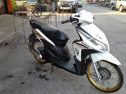 Click i ปี 53 สีขาว รถบ้าน เครื่องแน่น ไม่หลวม ไม่มีควันขาว