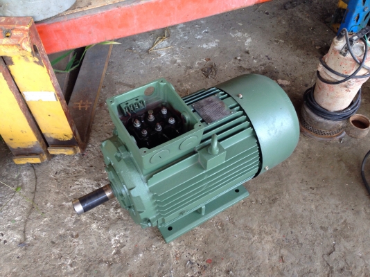 ขายมอเตอร์ Brook 20 HP. 1450 RPM. สภาพสวยวิ่งนิ่ม เดิมๆทำสีใหม่อย่างเดียว พร้อมใช้งาน ขาดฝาครอบหลักไฟ หาใส่ให้ได้ครับ