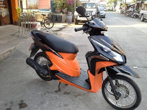 Click i ปี 53 สีดำ ส้ม รถบ้าน เครื่องแน่น ไม่หลวม ไม่มีควันขาว