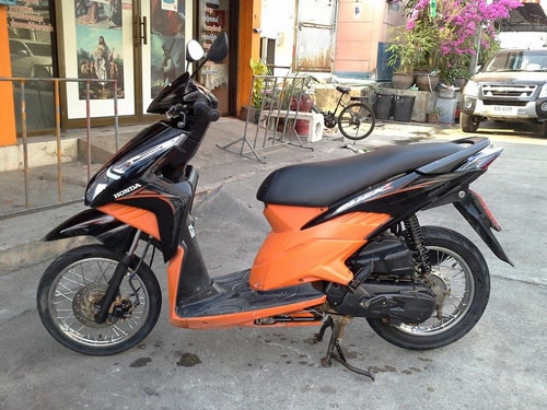 Click i ปี 53 สีดำ ส้ม รถบ้าน เครื่องแน่น ไม่หลวม ไม่มีควันขาว