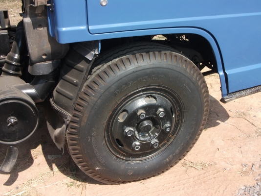 ขายรถอิซูสุดั้ม  115เเรง Fหน้าFหลังยางใหม่ทั้ง  6เส้นครับเครื่องเเห้งเเรงดีสภาพพร้อมใช้งานครับภาษีเต็ม 57 ชุดโอนพร้อมโอนครับโทรมาที่0817894515