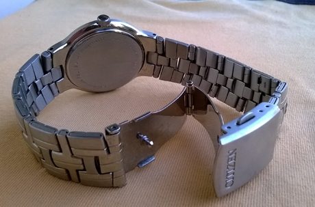 CITIZEN Quartz WR50 หน้าดำ หลักขีด/โรมัน ช่องบอกวันที่หลักสาม