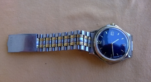 CITIZEN Quartz หน้าน้ำเงิน ช่องบอกวันที่หลักสาม สายเดิมสองกษัตริย์ CITIZEN Quartz หน้าน้ำเงิน ช่องบอกวันที่หลักสาม สายเดิมสองกษัตริย์