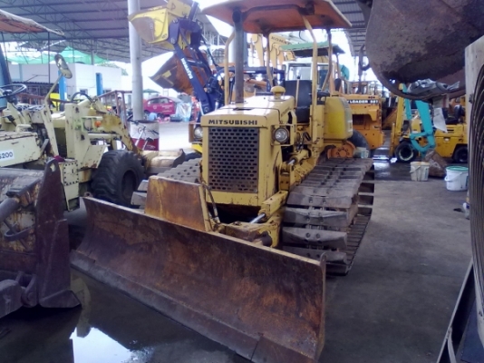 ต้องการขายรถตักล้อยางยี่ห้อ MITSUBISHI-BD2F รถนอกนำเข้าจากญี่ปุ่น