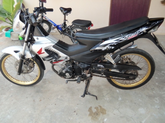 ขายโซนิครุ่นเก่า 9900 บาท