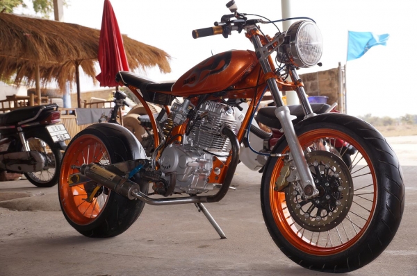 ขาย HONDA CG 200 CC ล้อ โต ๆ เครื่องดี เบิกใหม่ สตาทร์มือ แบตร์ใหม่ สีถังเพร้น ใหม่ สวย ๆ