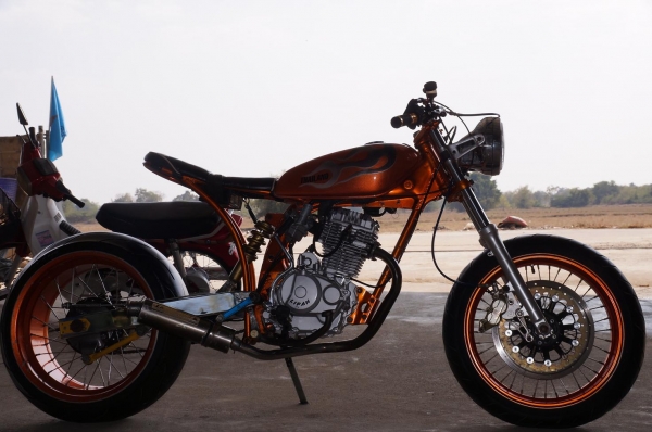 ขาย HONDA CG 200 CC ล้อ โต ๆ เครื่องดี เบิกใหม่ สตาทร์มือ แบตร์ใหม่ สีถังเพร้น ใหม่ สวย ๆ