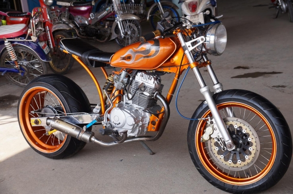 ขาย HONDA CG 200 CC ล้อ โต ๆ เครื่องดี เบิกใหม่ สตาทร์มือ แบตร์ใหม่ สีถังเพร้น ใหม่ สวย ๆ