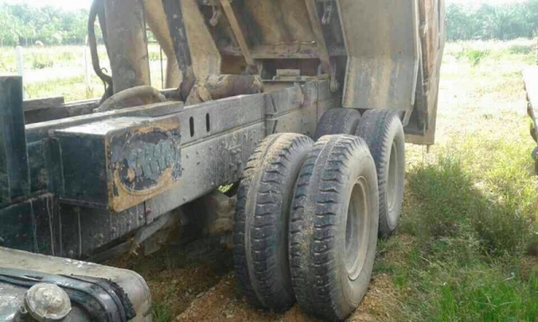 รถนิสสัน 10 ล้อดั้ม 230 แรงม้า ปี 37   สนใจติดต่อ  081 - 6079515