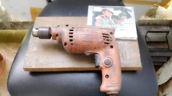 สว่านmaktecปรับซ้ายขวาได้ดอก4หุน850บาท