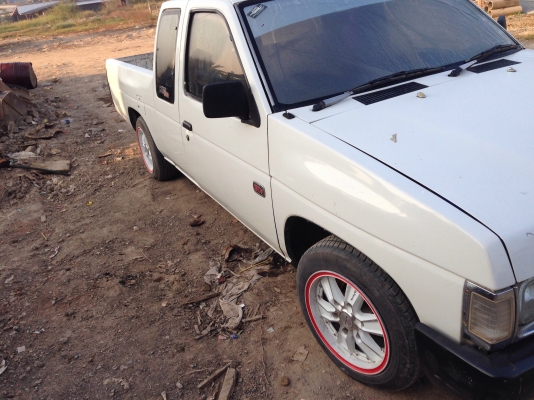 ขายNISSAN เครื่องฝาแดง สภาพสวยพรัอมใช้งาน เครื่องดีสตาทติดง่าย มีแอร์พร้อม เล่มทะเบียนภาษีไม่ขาด ราคาต่อรองไดั