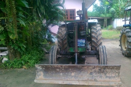 รถไถ ด้อยซ์ DEUTZ 6806 มีเอกสารอินวอยล์ มีใบดันหน้า และ ผาน 7 อย่างสวย ชอบราคาเท่าไรต่อรองได้ครับ..