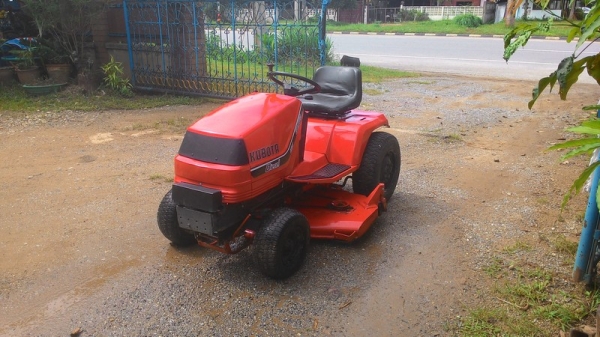 ขายKUBOTA G1900 HST 4WS ดีเซล สามสูบ 17 แรง