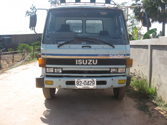 อีซูซุร้อคกี้175ดั้ม6ล้อ