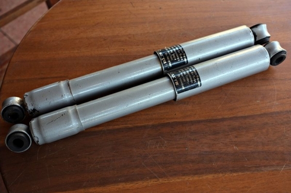 ขายโช๊คอัพ 2 คู่(Gas)