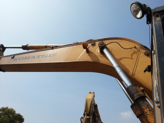 ขาย komatsu pc 200-3สภาพดี เอกสารอินวอยด์