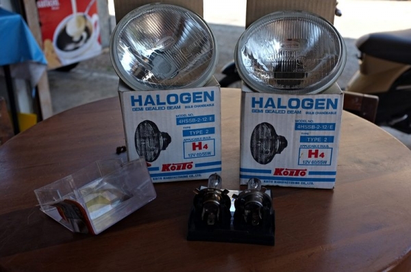 ขายโคมไฟ Koito ของใหม่เก่าเก็บพร้อมหลอดไฟ 2 ดวง ขายโคมไฟ Koito ของใหม่เก่าเก็บพร้อมหลอดไฟ 2 ดวง