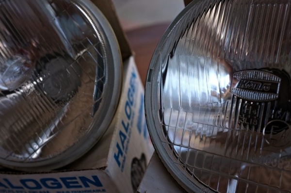 ขายโคมไฟ Koito ของใหม่เก่าเก็บพร้อมหลอดไฟ 2 ดวง ขายโคมไฟ Koito ของใหม่เก่าเก็บพร้อมหลอดไฟ 2 ดวง