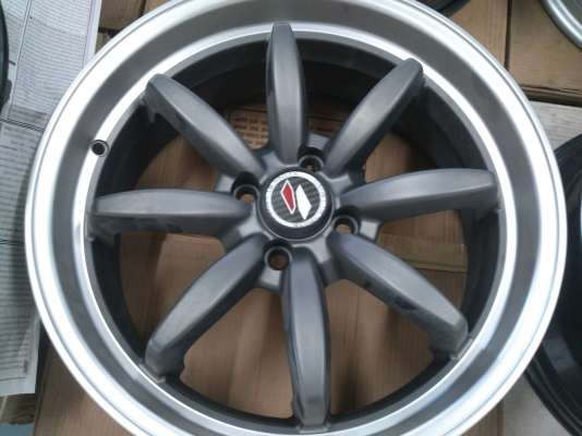 ขายแม็กใหม่ล้างสต๊อก มีทั้งขอบ15, 16, 17  มีทั้ง 4รู100/114 ,5รู100/114 และ6รู139.7 จำนวน 45 ชุด ราคา6500/ชุด  (ไม่มีตำหนิ) มาก่อนเลือกก่อน ราคาคุยกันได้ (มีจำนวนจำกัด)