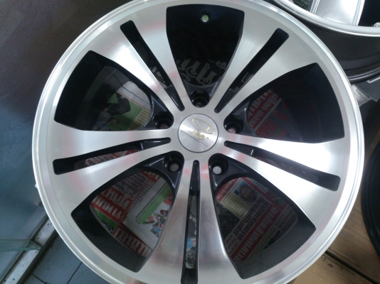 ขายแม็กใหม่ล้างสต๊อก มีทั้งขอบ15, 16, 17  มีทั้ง 4รู100/114 ,5รู100/114 และ6รู139.7 จำนวน 45 ชุด ราคา6500/ชุด  (ไม่มีตำหนิ) มาก่อนเลือกก่อน ราคาคุยกันได้ (มีจำนวนจำกัด)