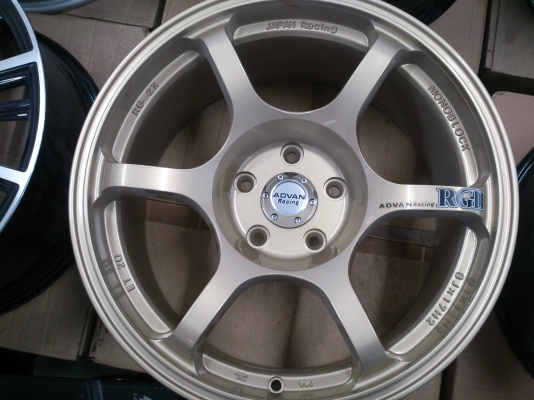 ขายแม็กใหม่ล้างสต๊อก มีทั้งขอบ15, 16, 17  มีทั้ง 4รู100/114 ,5รู100/114 และ6รู139.7 จำนวน 45 ชุด ราคา6500/ชุด  (ไม่มีตำหนิ) มาก่อนเลือกก่อน ราคาคุยกันได้ (มีจำนวนจำกัด)