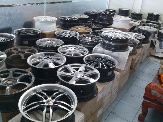 ขายแม็กใหม่ล้างสต๊อก มีทั้งขอบ15, 16, 17  มีทั้ง 4รู100/114 ,5รู100/114 และ6รู139.7 จำนวน 45 ชุด ราคา6500/ชุด  (ไม่มีตำหนิ) มาก่อนเลือกก่อน ราคาคุยกันได้ (มีจำนวนจำกัด)