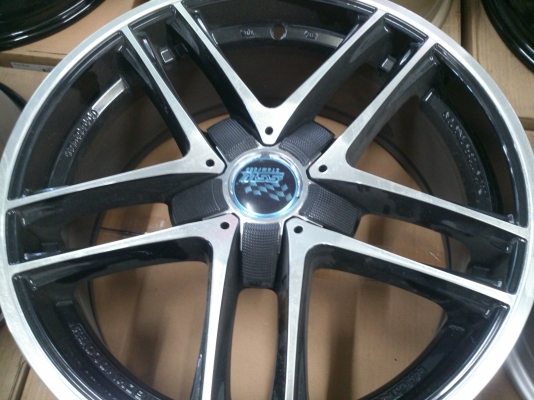 ขายแม็กใหม่ล้างสต๊อก มีทั้งขอบ15, 16, 17  มีทั้ง 4รู100/114 ,5รู100/114 และ6รู139.7 จำนวน 45 ชุด ราคา6500/ชุด  (ไม่มีตำหนิ) มาก่อนเลือกก่อน ราคาคุยกันได้ (มีจำนวนจำกัด)