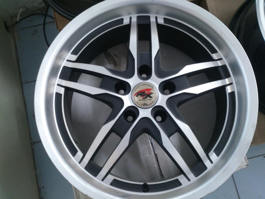 ขายแม็กใหม่ล้างสต๊อก มีทั้งขอบ15, 16, 17  มีทั้ง 4รู100/114 ,5รู100/114 และ6รู139.7 จำนวน 45 ชุด ราคา6500/ชุด  (ไม่มีตำหนิ) มาก่อนเลือกก่อน ราคาคุยกันได้ (มีจำนวนจำกัด)