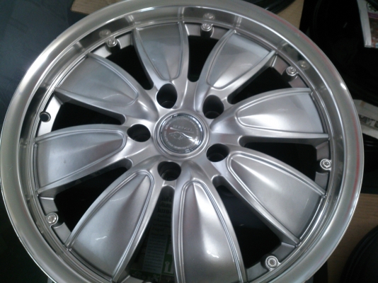 ขายแม็กใหม่ล้างสต๊อก มีทั้งขอบ15, 16, 17  มีทั้ง 4รู100/114 ,5รู100/114 และ6รู139.7 จำนวน 45 ชุด ราคา6500/ชุด  (ไม่มีตำหนิ) มาก่อนเลือกก่อน ราคาคุยกันได้ (มีจำนวนจำกัด)