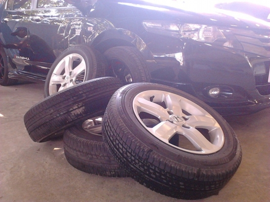 ขายถูก ๆ แม็กซ์ พร้อมยางทั้งชุด ขอบ 15