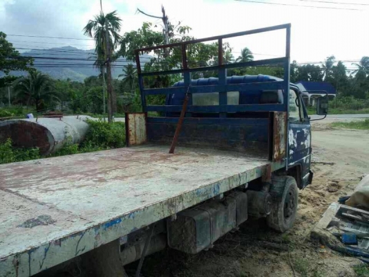 รถอีซูซุ 6 ล้อ พื้นเรียบ  115 แรงม้า. สนใจติดต่อ 081 - 6079515