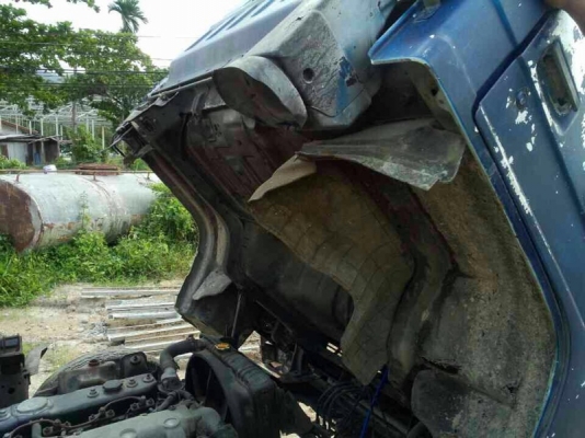 รถอีซูซุ 6 ล้อ พื้นเรียบ  115 แรงม้า. สนใจติดต่อ 081 - 6079515