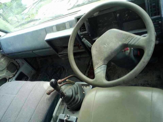 รถอีซูซุ 6 ล้อ พื้นเรียบ  115 แรงม้า. สนใจติดต่อ 081 - 6079515