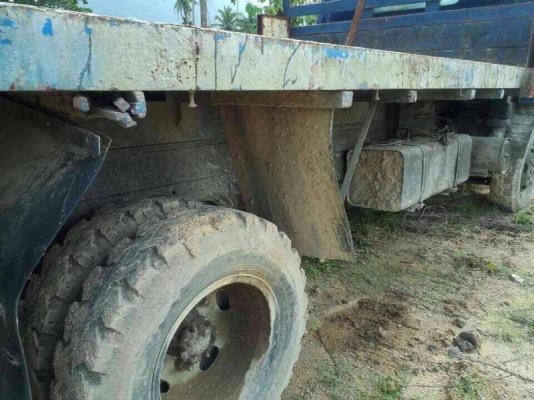 รถอีซูซุ 6 ล้อ พื้นเรียบ  115 แรงม้า. สนใจติดต่อ 081 - 6079515