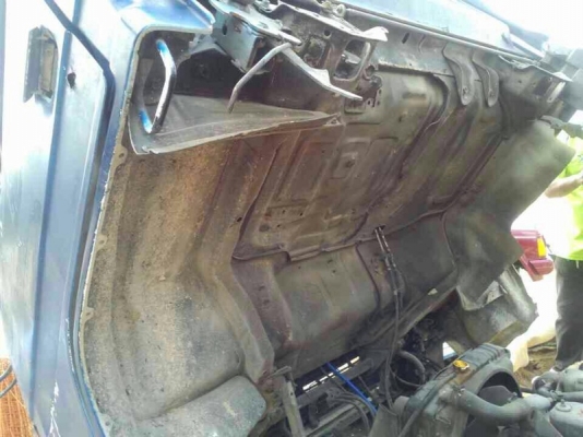 รถอีซูซุ 6 ล้อ พื้นเรียบ  115 แรงม้า. สนใจติดต่อ 081 - 6079515