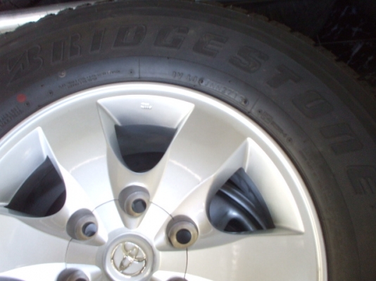 ยางใหม่ แม็คVigo Champป้ายแดง Bridgestone Dueler 265/70R16 ใหม่ เส้นสีตุ่มยางครบ ปี2813, ยางใหม่ 265/65R17