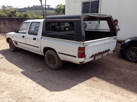 ขายรถกระบะ 4 ประตู TOYOTA เลขตัวรถ LN85-0061146 เลขเครื่อง 2L-2698130 2446 ซีซี ปี 2535 ราคา 85000