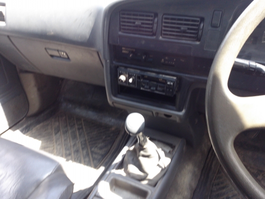 ขายรถกระบะ 4 ประตู TOYOTA เลขตัวรถ LN85-0061146 เลขเครื่อง 2L-2698130 2446 ซีซี ปี 2535 ราคา 85000