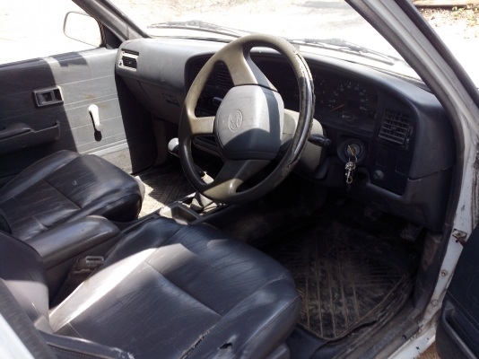 ขายรถกระบะ 4 ประตู TOYOTA เลขตัวรถ LN85-0061146 เลขเครื่อง 2L-2698130 2446 ซีซี ปี 2535 ราคา 85000