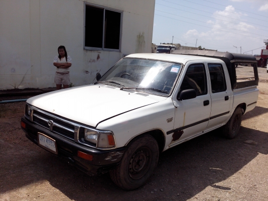 ขายรถกระบะ 4 ประตู TOYOTA เลขตัวรถ LN85-0061146 เลขเครื่อง 2L-2698130 2446 ซีซี ปี 2535 ราคา 85000