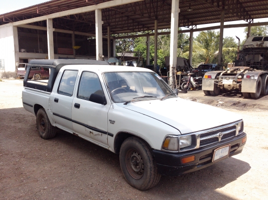 ขายรถกระบะ 4 ประตู TOYOTA เลขตัวรถ LN85-0061146 เลขเครื่อง 2L-2698130 2446 ซีซี ปี 2535 ราคา 85000