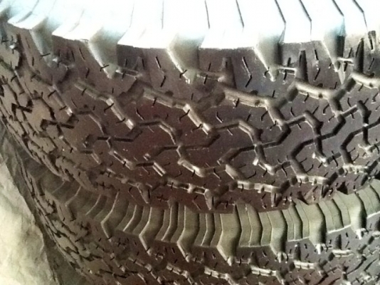 ขายล้อแท้ Mickey Thompson พร้อมยาง BF ขายล้อแท้ Mickey Thompson พร้อมยาง BF